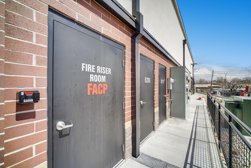 More Photos Of 6200 Leetsdale Dr, Denver Storefront For Lease