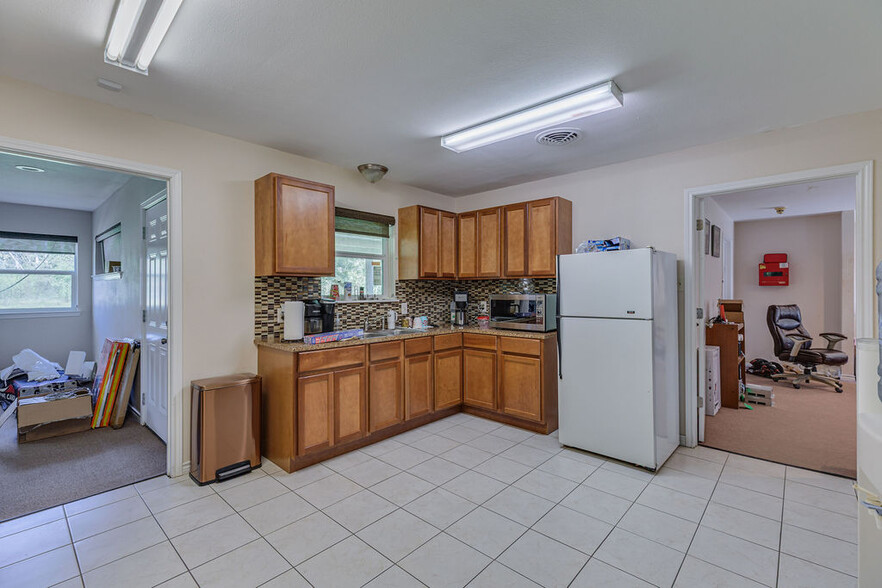 More Photos Of 4960 Fannett Rd, Beaumont Industrial For Sale