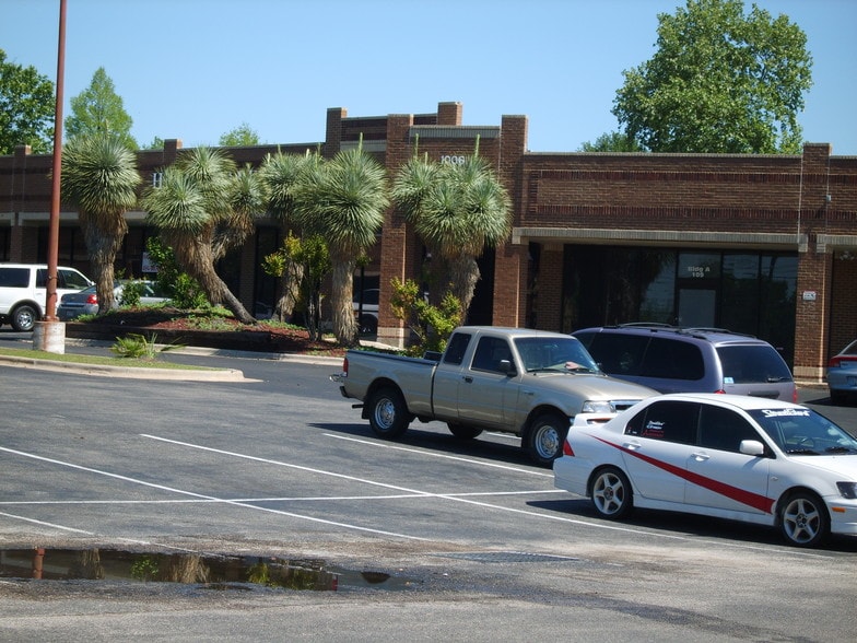 More Photos Of 1006 E Yager Ln, Austin Freestanding For Lease