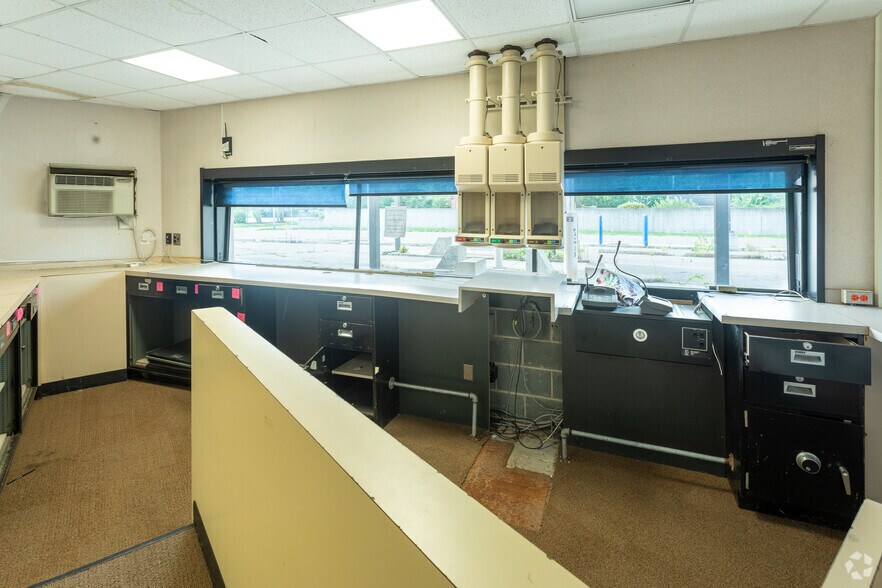 More Photos Of 27637 Grand River Ave, Livonia Bank For Sale