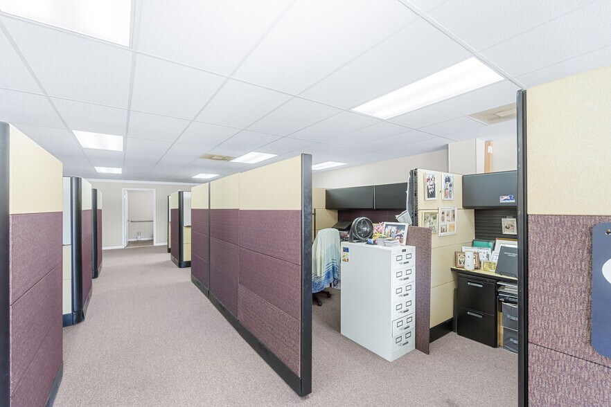 More Photos Of 3565 Main St, Jasper Office For Sale