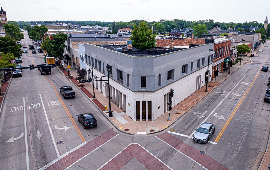 More Photos Of 105 E Wisconsin Ave, Oconomowoc Office For Lease