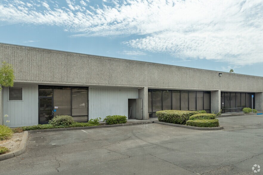 More Photos Of 4221 N Freeway Blvd, Sacramento Warehouse For Lease