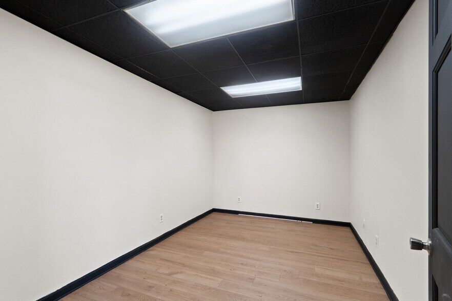 More Photos Of 1310 Headquarters Dr, Greensboro Showroom For Sale