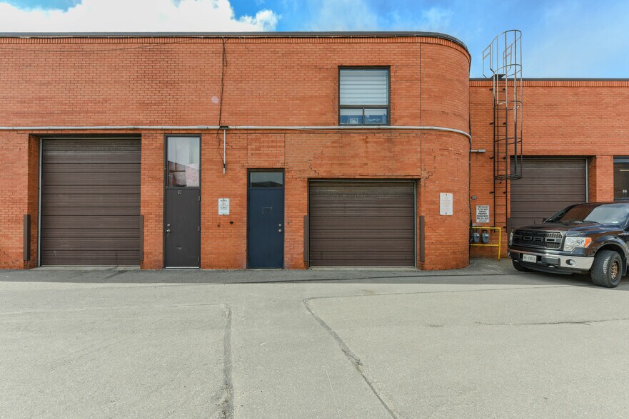 More Photos Of 750 Oakdale Rd, Toronto Light Distribution For Sale