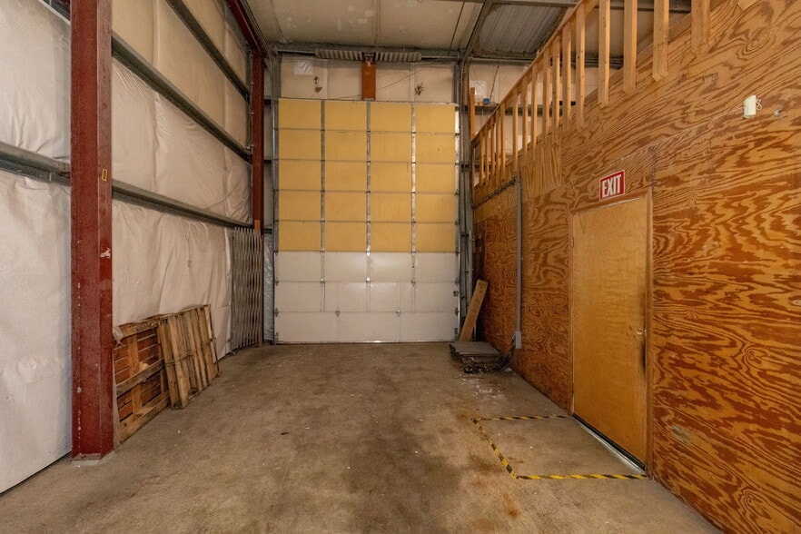 More Photos Of 5800 W Werner Rd, Bremerton Distribution For Lease