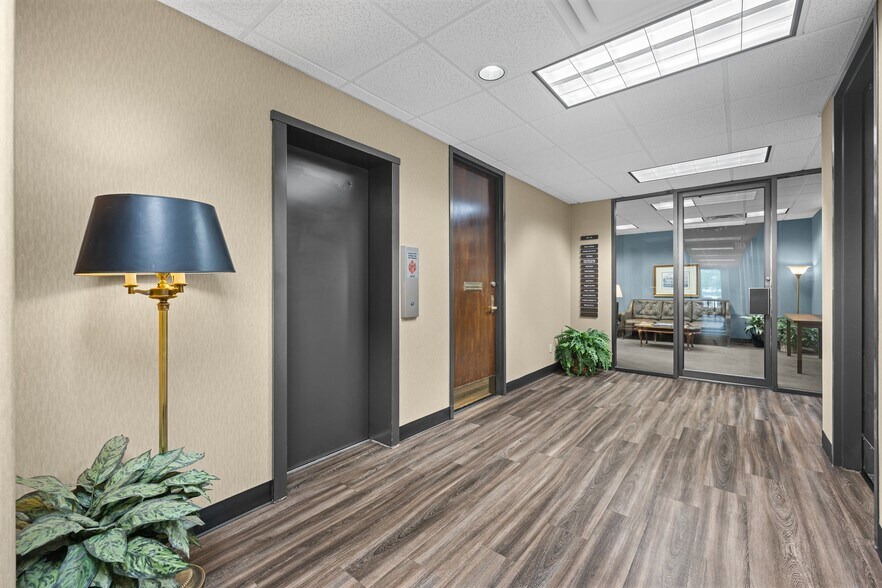 More Photos Of 1411 West Ave, Austin Office For Sale