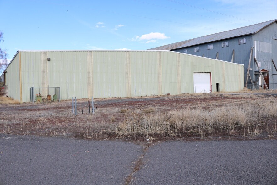 More Photos Of 411 Snow Mountain Ave, Hines Warehouse For Sale