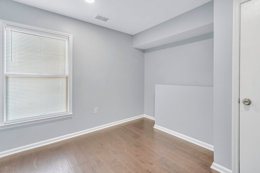 More Photos Of 4809 Augusta Rd, Savannah Storefront Retail Office For Sale