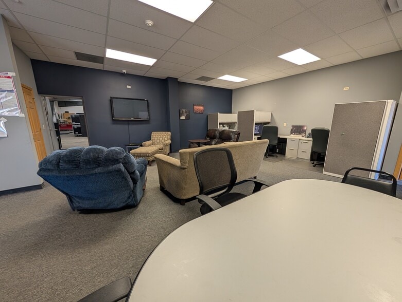 More Photos Of 4787 Hydraulic Rd, Rockford Manufacturing For Sale