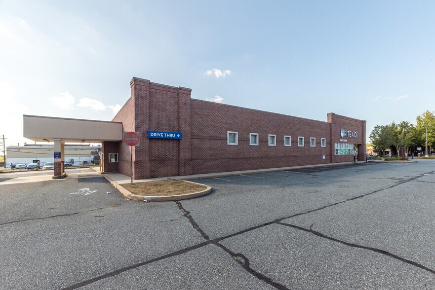 More Photos Of 340 E High St, Pottstown Drugstore For Lease