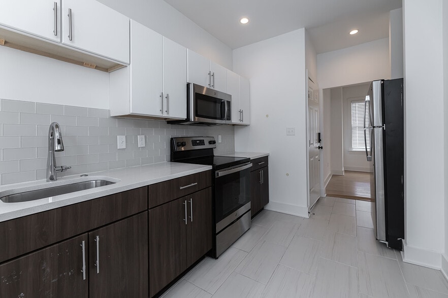 More Photos Of 1796-1800 Poplar Ave, Memphis Apartments For Sale