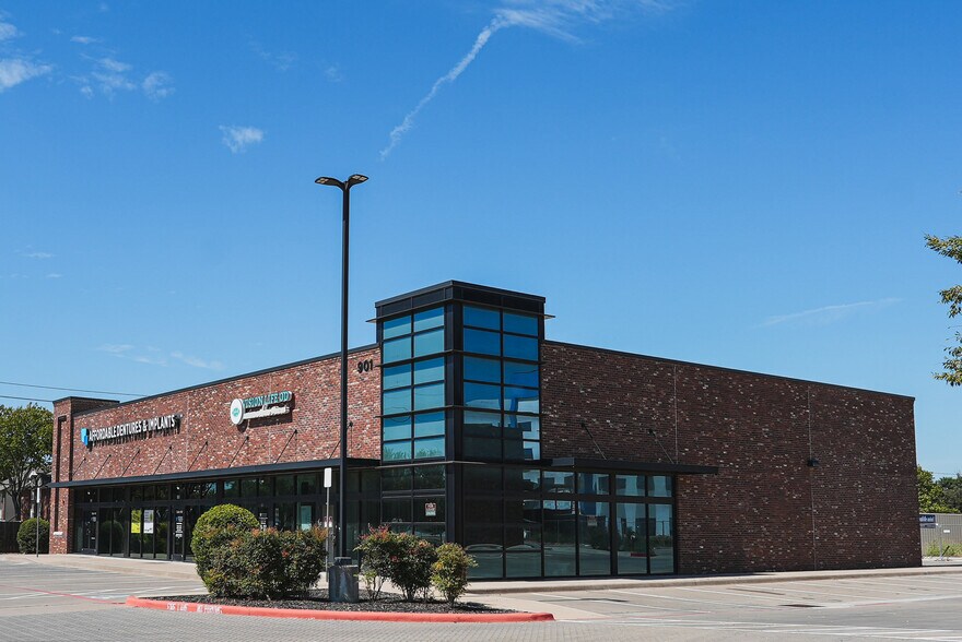 More Photos Of 901 E Harwood Rd, Euless Storefront Retail Office For Lease