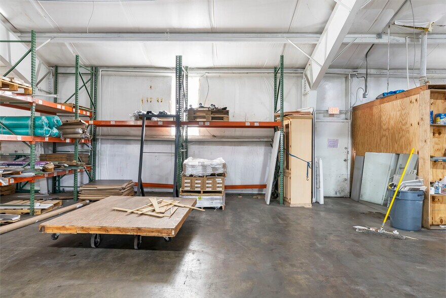 More Photos Of 721 N 2nd St, Rogers General Retail For Lease