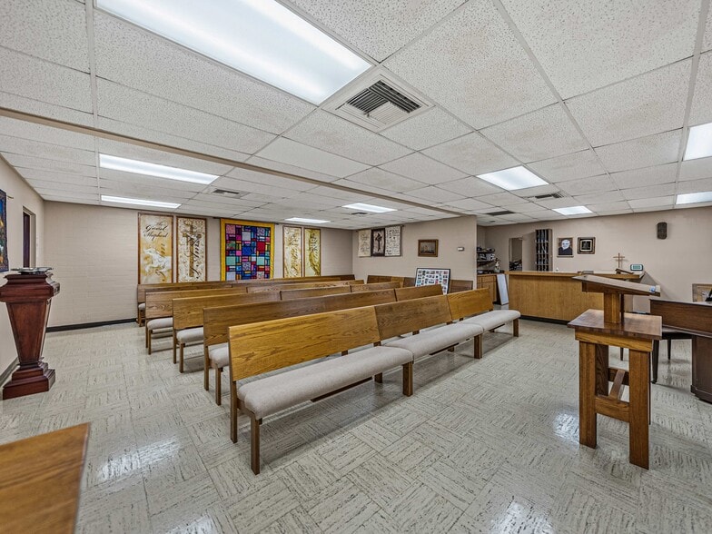 More Photos Of 211 Easton Dr, Lakeland Religious Facility For Sale
