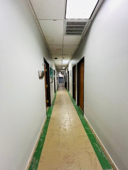 More Photos Of 10901 Garland Rd, Dallas Office For Sale