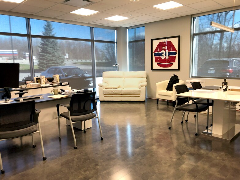 More Photos Of 20700 Rte Transcanadienne, Montréal Warehouse For Sale