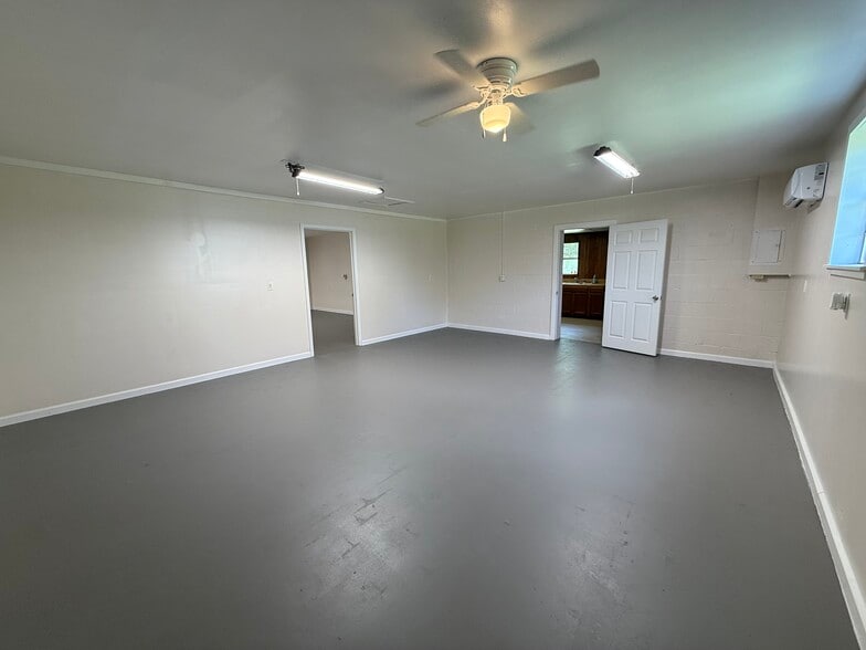 More Photos Of 1074 S Main St, Crossville Office Residential For Sale