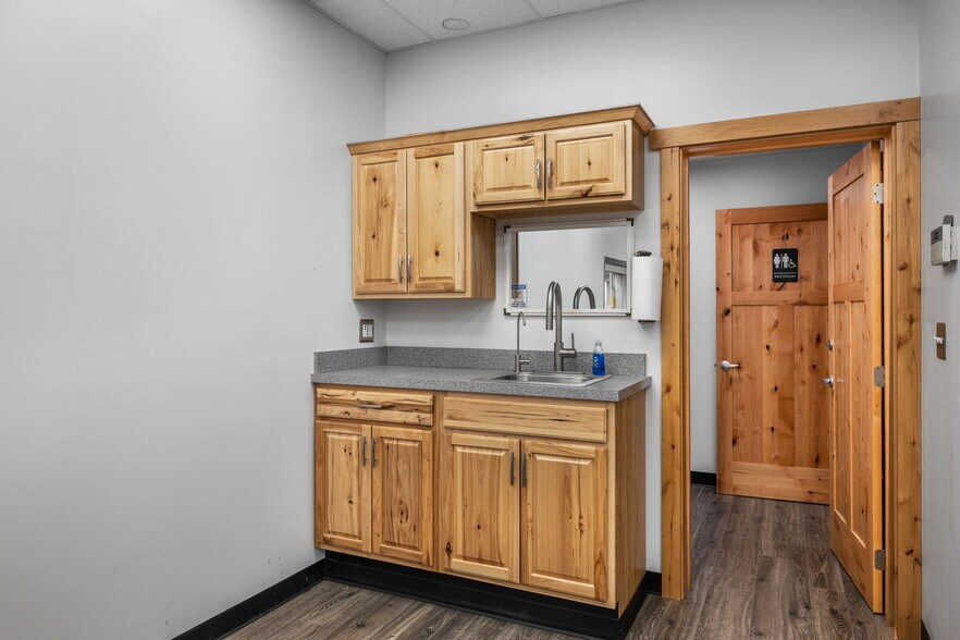 More Photos Of 639 Morgan St, Davenport Bank For Lease