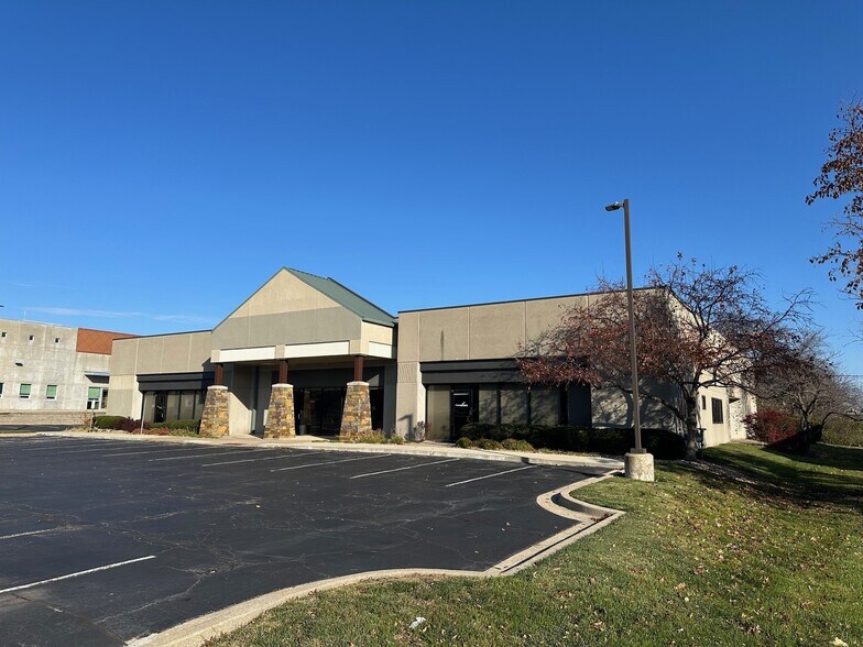 More Photos Of 12603 Hemlock St, Overland Park Light Distribution For Lease