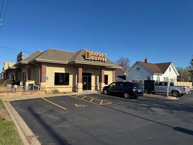 More Photos Of 300 E Bridge St, Wausau Storefront For Sale