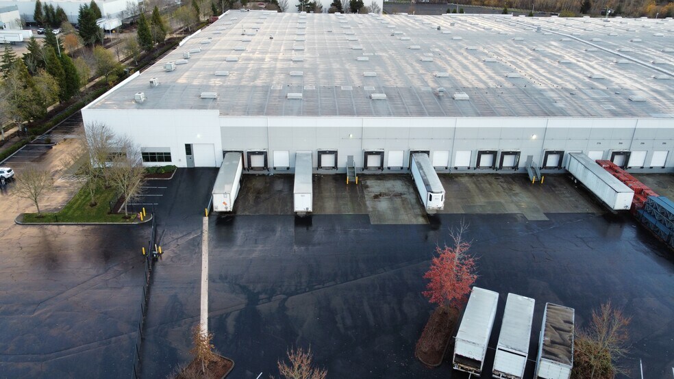 More Photos Of 7820-7832 N Leadbetter Rd, Portland Warehouse For Lease