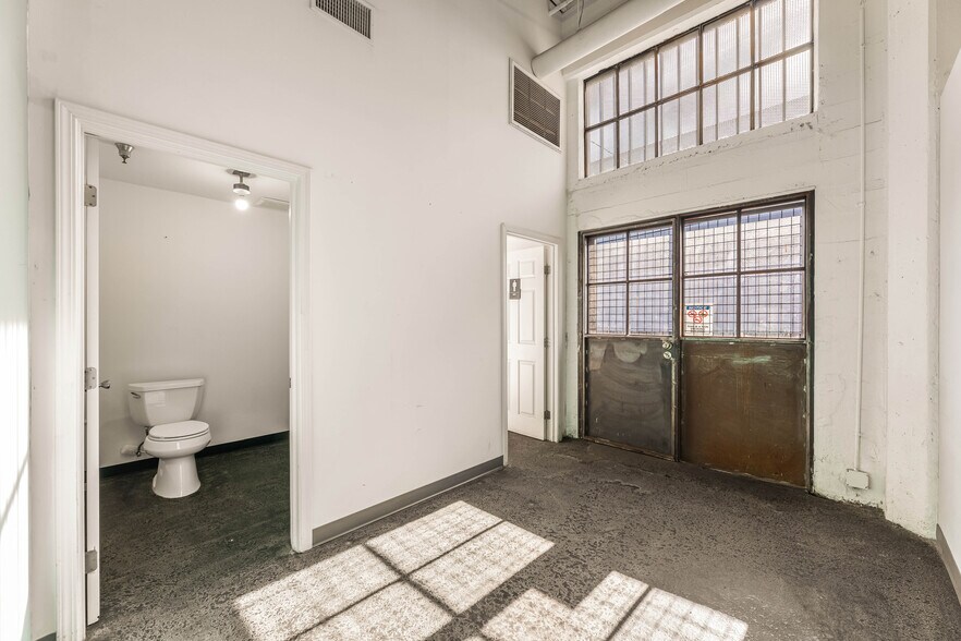 More Photos Of 932 Wilson St, Los Angeles Loft Creative Space For Lease