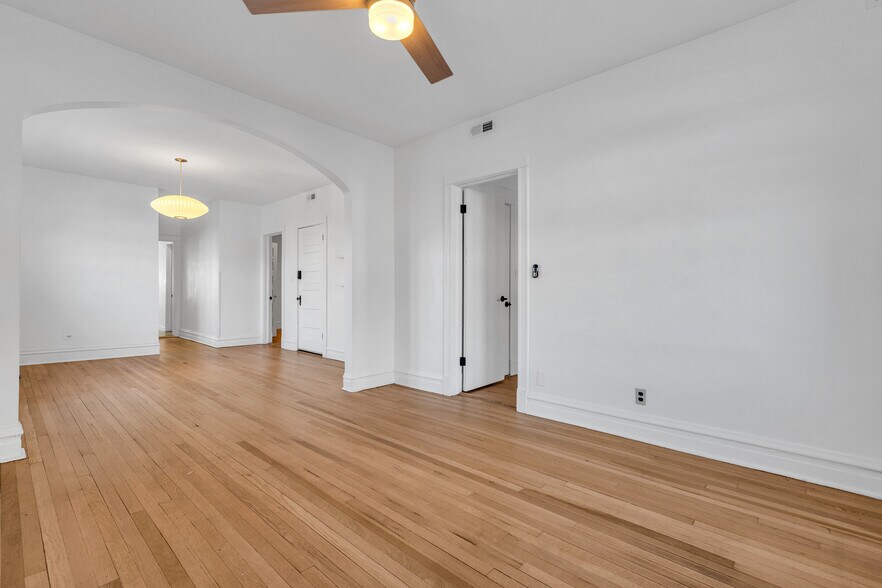 More Photos Of 3307 W Irving Park Rd, Chicago Office Residential For Sale