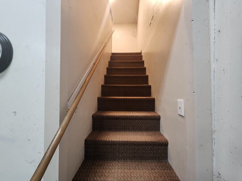 More Photos Of 707 Widewater Dr, Lafayette Warehouse For Lease