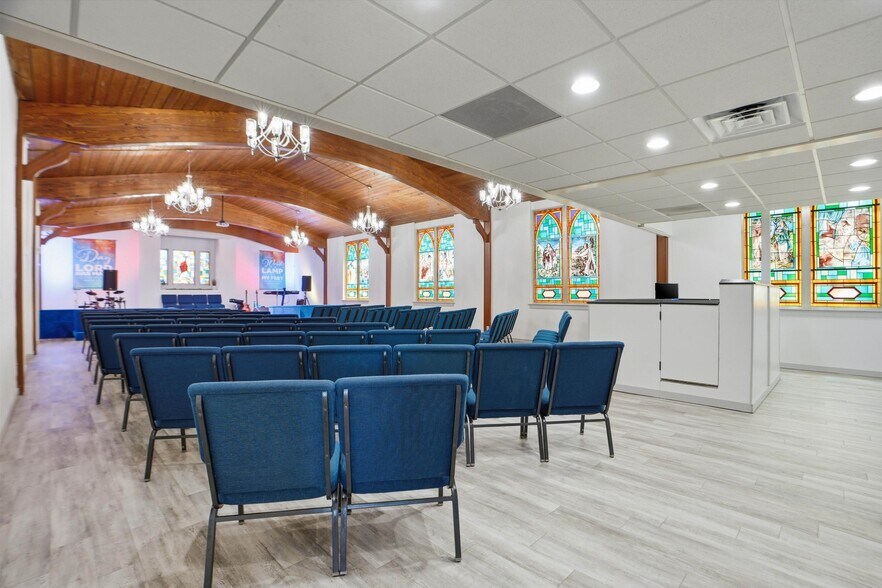 More Photos Of 8075 Lone Star Rd, Jacksonville Religious Facility For Sale