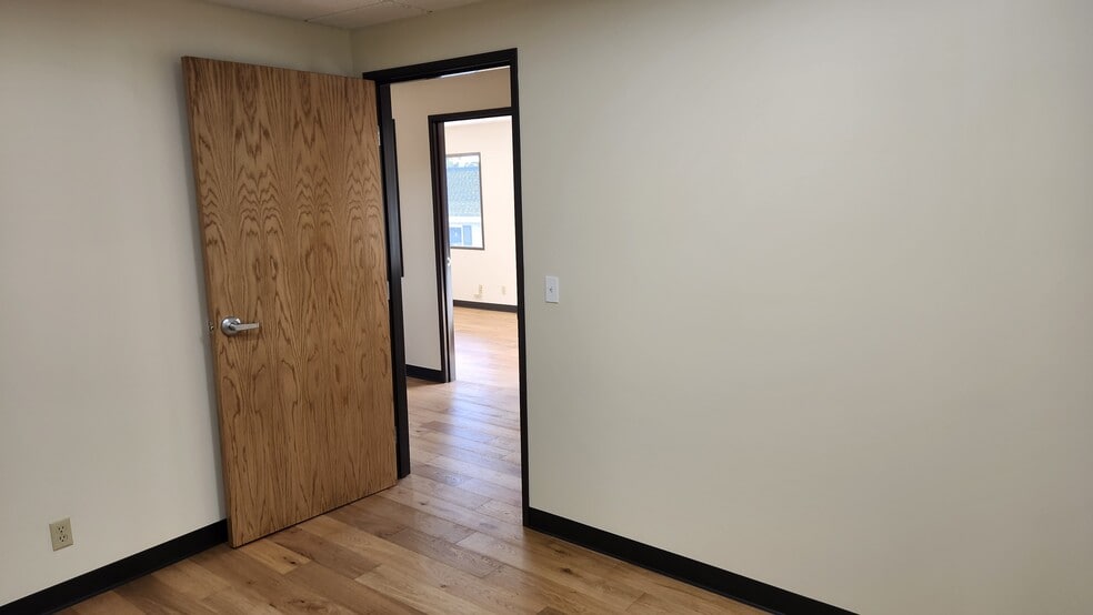 More Photos Of 5450 Telegraph Rd, Ventura Office For Lease
