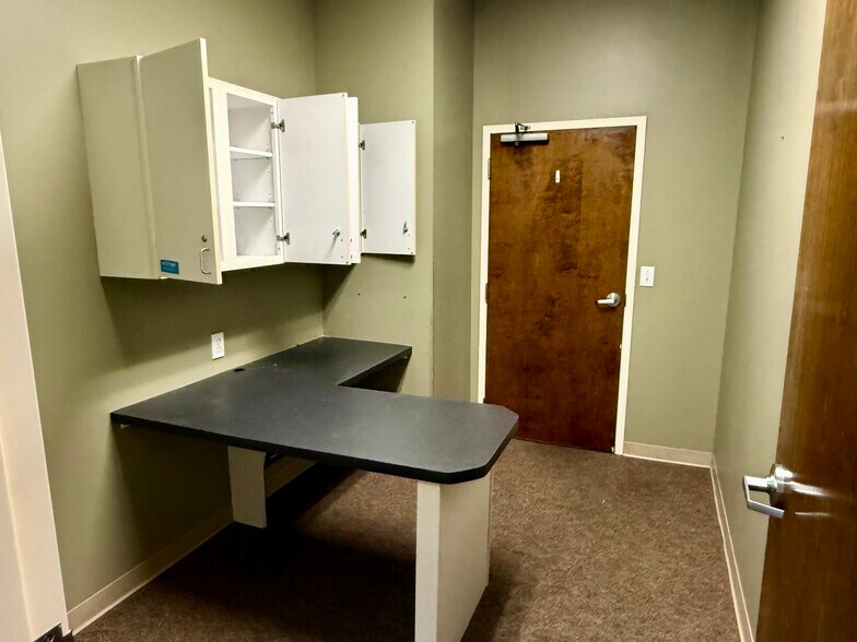 More Photos Of 3660 Cascade Rd, Atlanta Storefront For Lease