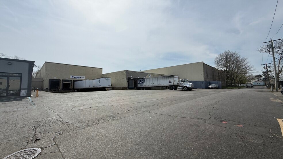 More Photos Of 115 Albany Ave, Amityville Warehouse For Lease