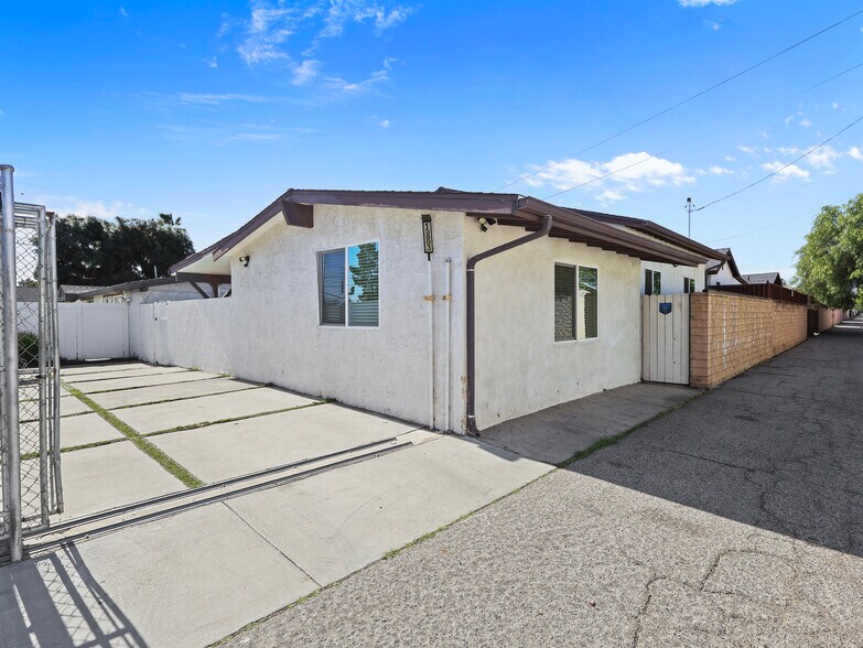 More Photos Of 15801 Chatsworth St, Granada Hills Apartments For Sale