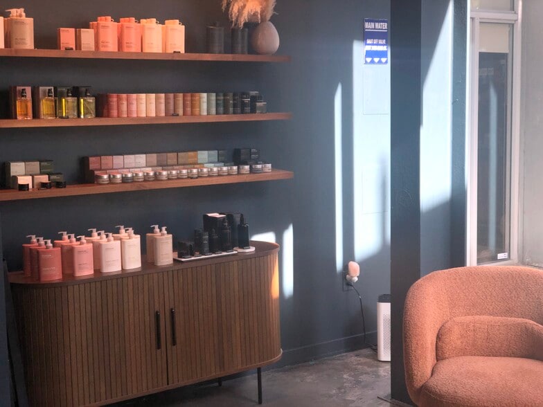 More Photos Of 2415-2449 Main St, Santa Monica Restaurant For Lease