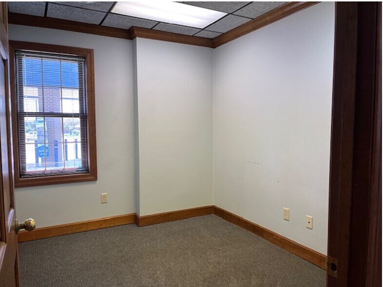 More Photos Of 211 Kenbrook Dr, Vandalia Office For Lease
