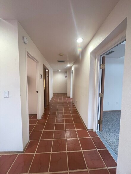 More Photos Of 1709 Girard Blvd NE, Albuquerque Medical For Lease