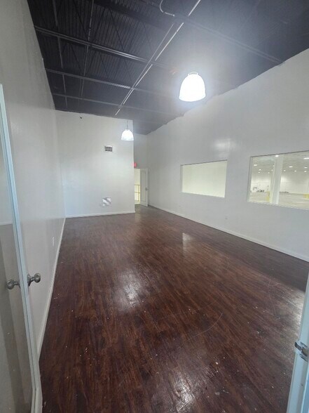 More Photos Of 3443 NW 107th St, Miami Warehouse For Lease