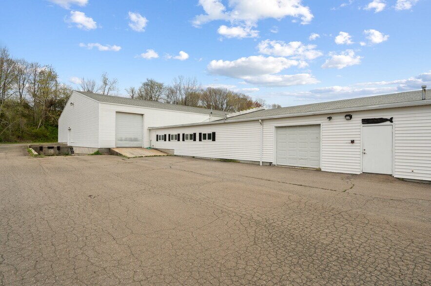 More Photos Of 16 E Industrial Rd, Branford Warehouse For Lease