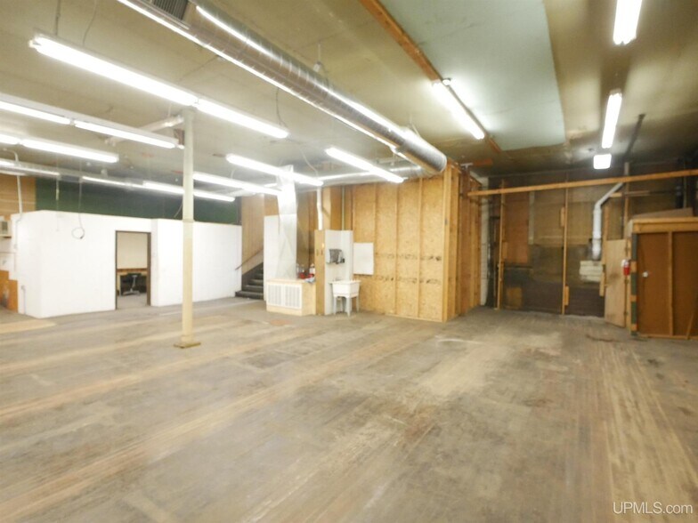More Photos Of 121 Quincy St, Hancock Storefront Retail Residential For Sale