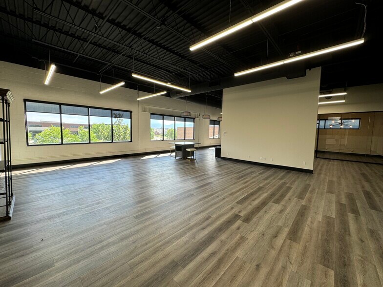 More Photos Of 1363 Horizon Ave, Lafayette Warehouse For Lease