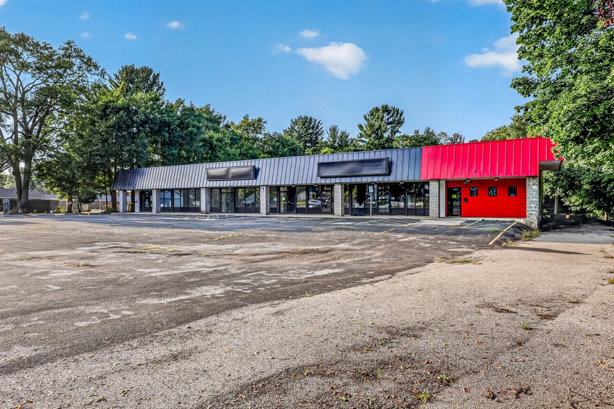 More Photos Of 1006 E Colby St, Whitehall Storefront Retail Office For Sale