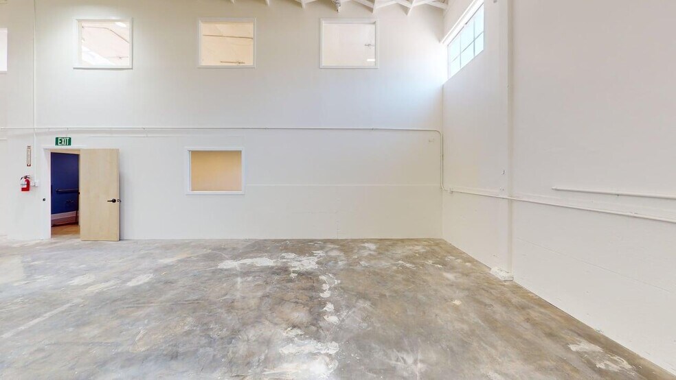 More Photos Of 2828 E 14th St, Long Beach Service For Lease