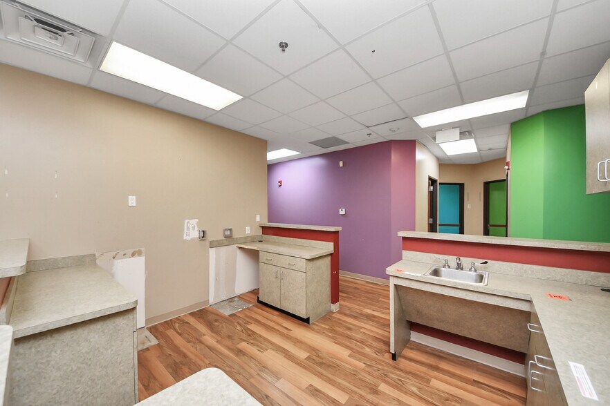 More Photos Of 3521 Town Center Blvd, Sugar Land Medical For Lease