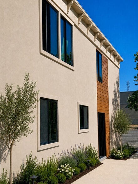 Primary Photo Of 201 E Washington St, Petaluma Storefront Retail Residential For Lease