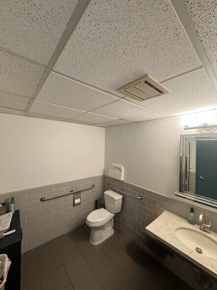 More Photos Of 5060 Sunrise Blvd, Fair Oaks Loft Creative Space For Sale