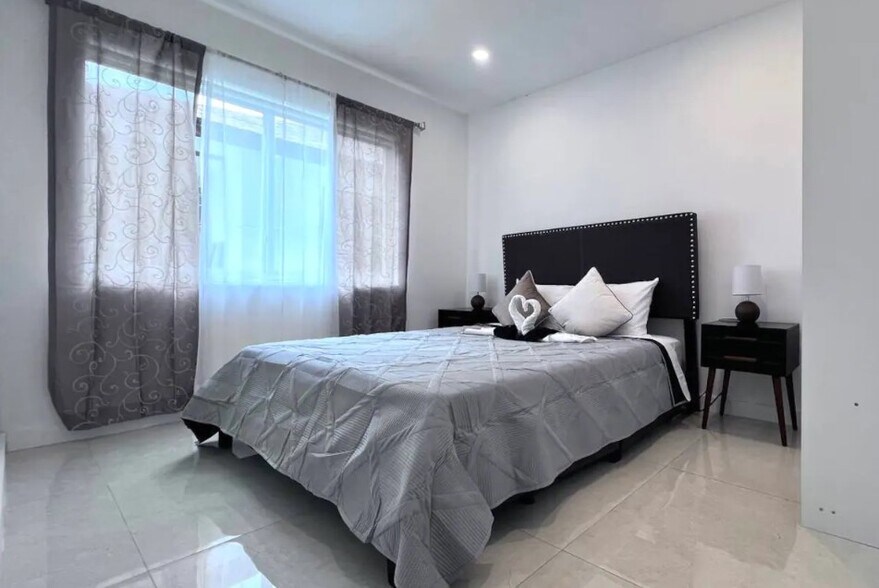 More Photos Of 2201 Greene St, Hollywood Apartments For Sale