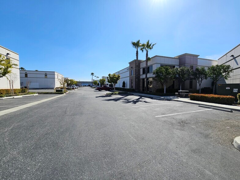 More Photos Of 7530 Jurupa Ave, Riverside Warehouse For Lease