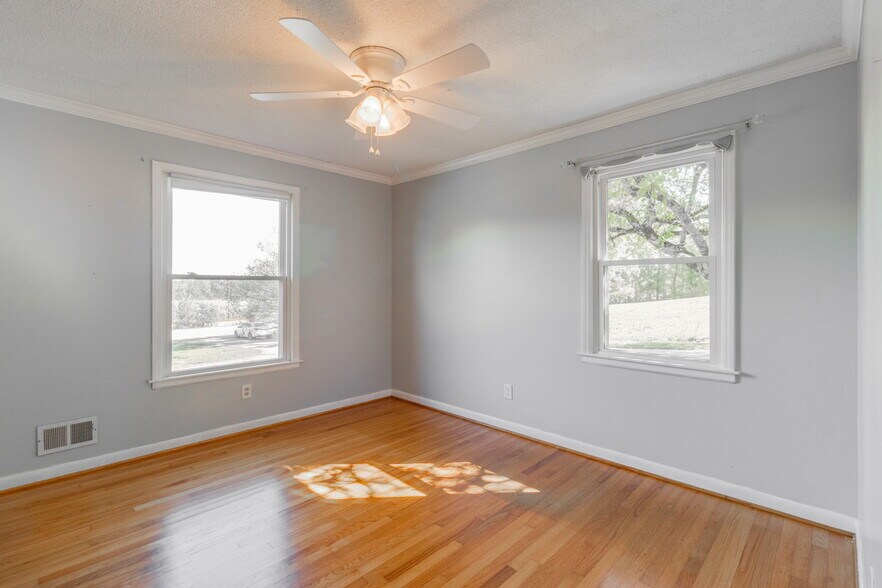 More Photos Of 161 Chapin Rd, Chapin Loft Creative Space For Sale