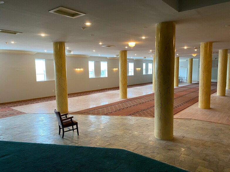 More Photos Of 2613 W Hunting Park Ave, Philadelphia Light Distribution For Lease